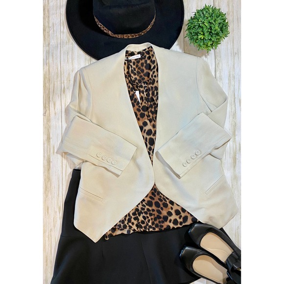 Vince Camuto Jackets & Blazers - Vince Camuto Cream Tailored Blazer Size 38